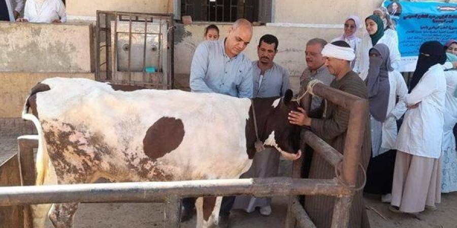 محافظ
      المنيا
      يستعرض
      جهود
      الطب
      البيطري
      لتعزيز
      الثروة
      الحيوانية
      والداجنة
      خلال
      2024 - مصر فور