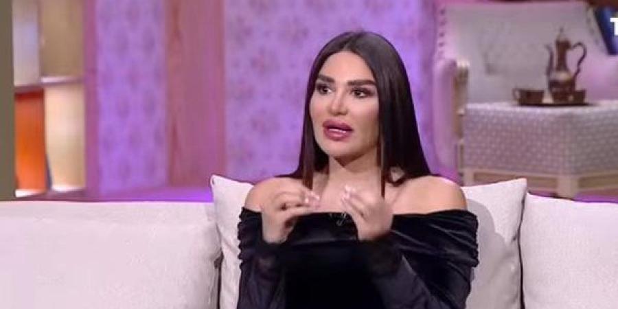 سارة
      نخلة:
      الراجل
      مطلوب
      منه
      يوفر
      فلوس
      لمراته
      تعمل
      فيلر
      وبوتكس - مصر فور