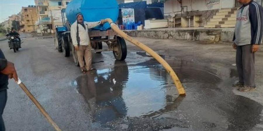 بعد
      ليلة
      ممطرة..
      كسح
      المياه
      من
      شوارع
      مدينة
      بلطيم
      بكفر
      الشيخ - مصر فور